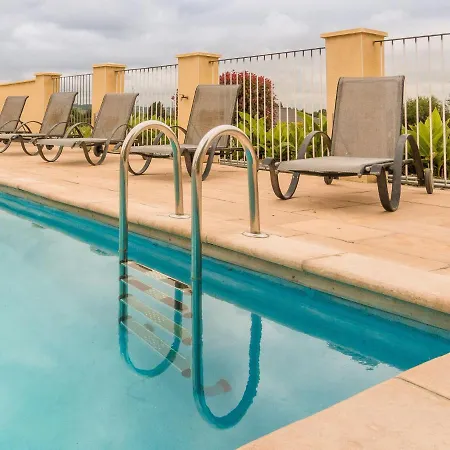 Pleasant With Private Pool Сasa de vacaciones *