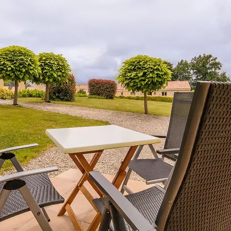 Pleasant With Private Pool *