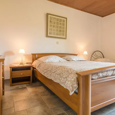 Сasa de vacaciones Pleasant With Private Pool Saint-Nexans