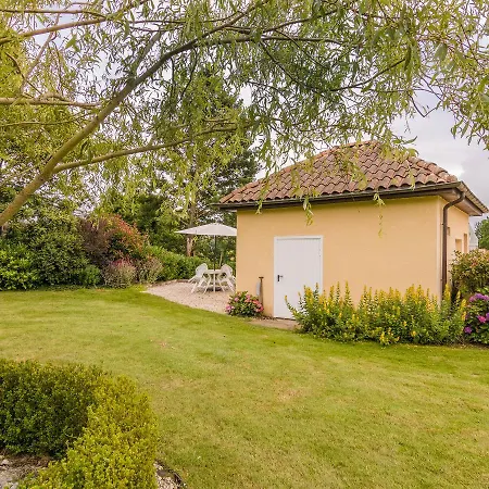 Сasa de vacaciones Pleasant With Private Pool Saint-Nexans