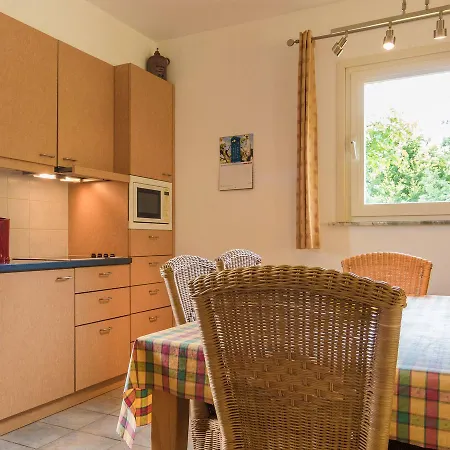 Сasa de vacaciones Pleasant With Private Pool Saint-Nexans