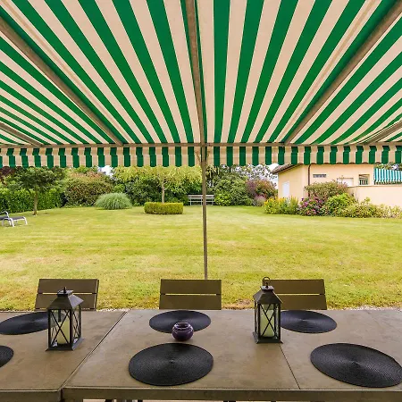 Сasa de vacaciones Pleasant With Private Pool Saint-Nexans
